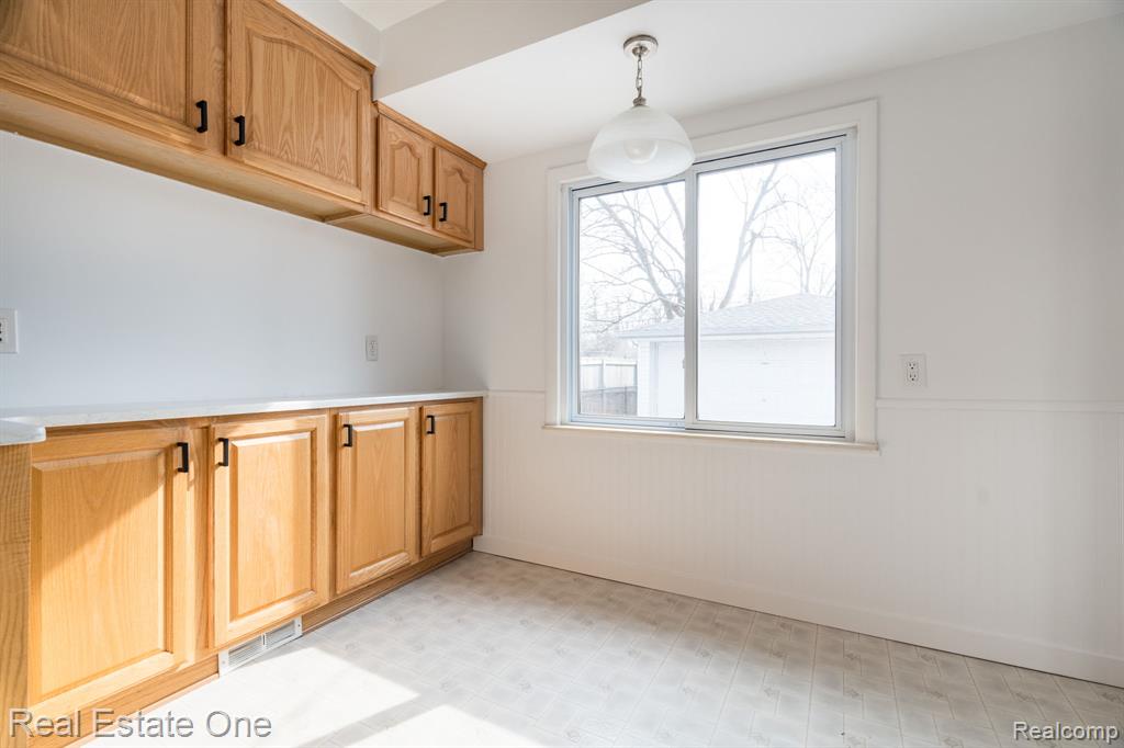 421 W Sunnybrook Drive, Royal Oak, MI 48073 — Photo 12