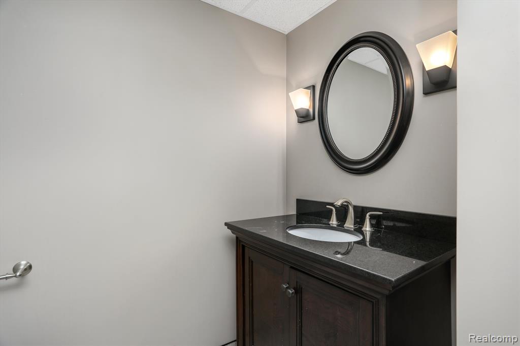 4214 Oak Tree Circle, Rochester, MI 48306 — Photo 45