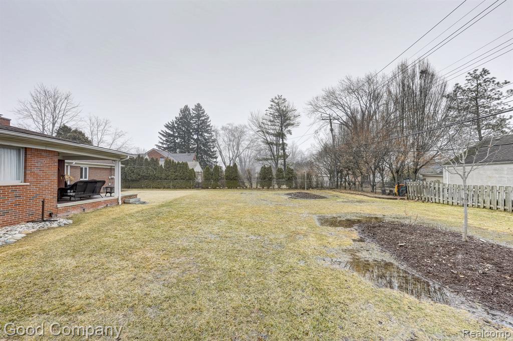 1557 Lochmoor Boulevard, Grosse Pointe Woods, MI 48236 — Photo 58