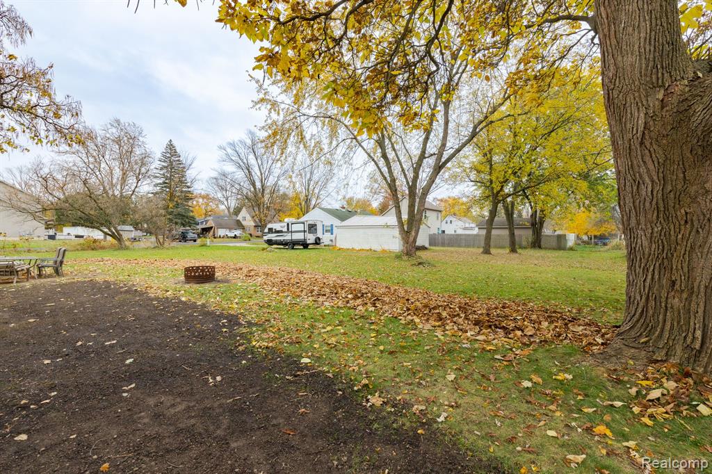 5368 LAPEER Road, Burton, MI 48509 — Photo 37