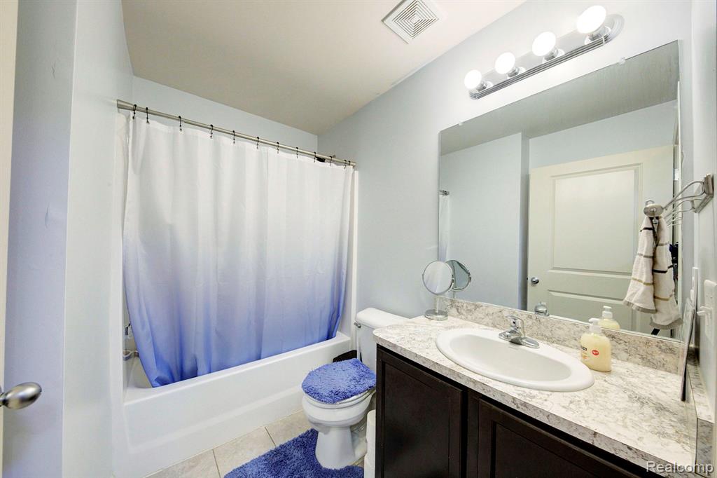 5989 Bay Hill Court, Romulus, MI 48174 — Photo 11