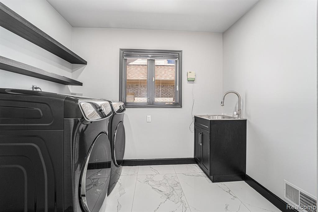 53242 Clarion Drive, Macomb, MI 48042 — Photo 13