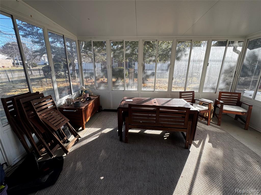 855 Avon Court, Grosse Pointe Woods, MI 48236 — Photo 38