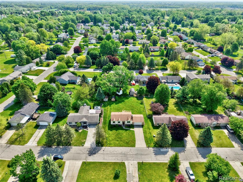 6059 Stockbridge Commons Trail, Grand Blanc, MI 48439 — Photo 51