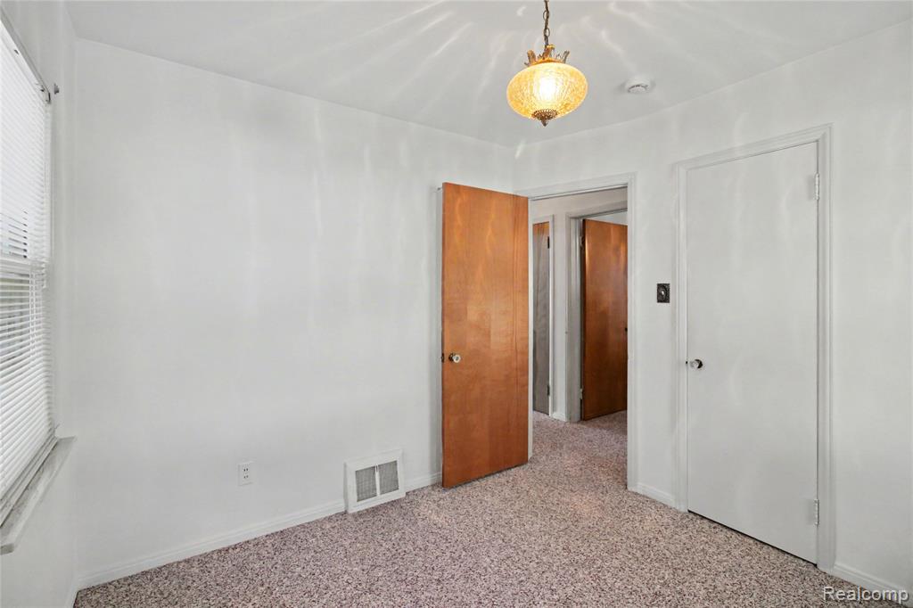 8103 Virgil Street, Dearborn Heights, MI 48127 — Photo 17