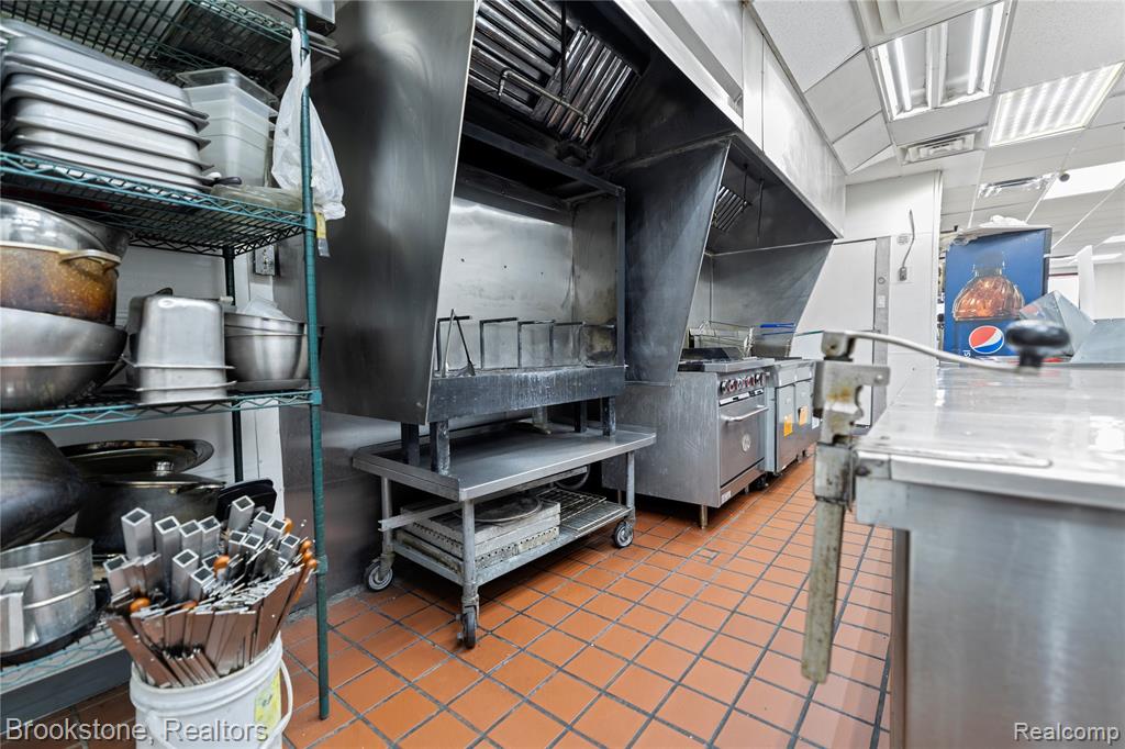 16645 W Warren Avenue, Detroit, MI, 48228