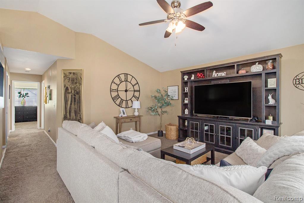 10177 Hawthorne Ridge Road, Goodrich Vlg, MI — Photo 4