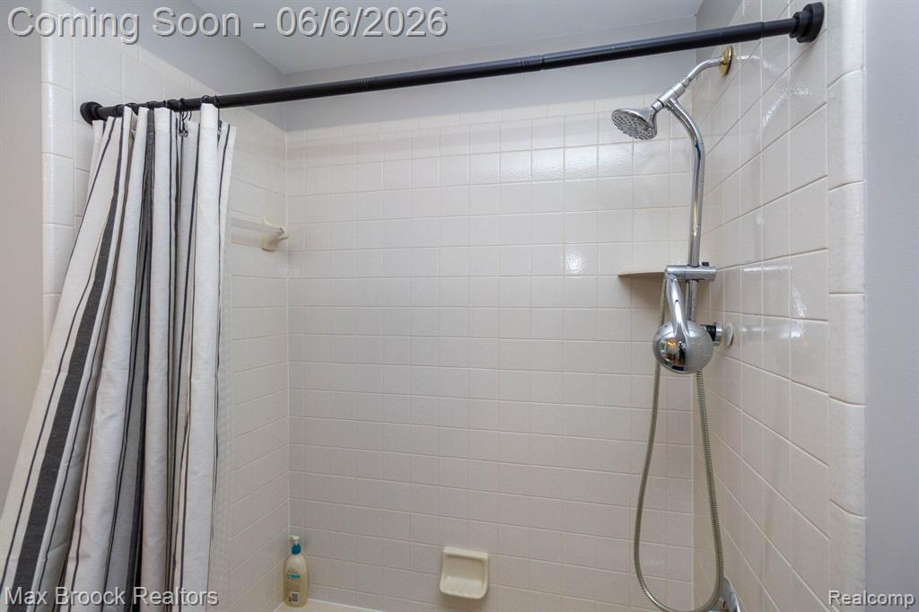 6604 College Park, Clarkston, MI — Photo 43