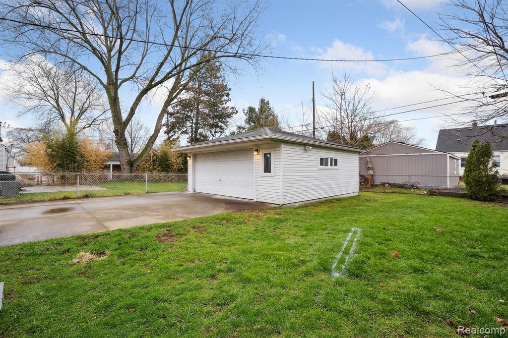 921 N EDGEWORTH Avenue, Royal Oak, MI 48067 — Photo 38