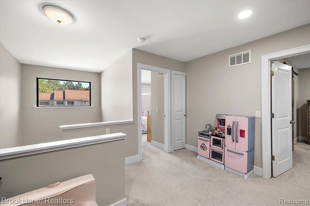 525 Oxford Court, Rochester Hills, MI 48307 — Photo 29