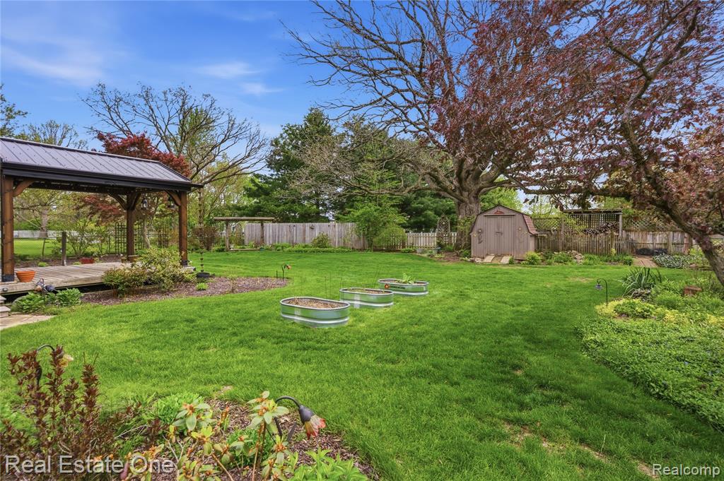 10385 Elizabeth Street, Pinckney, MI 48169 — Photo 26