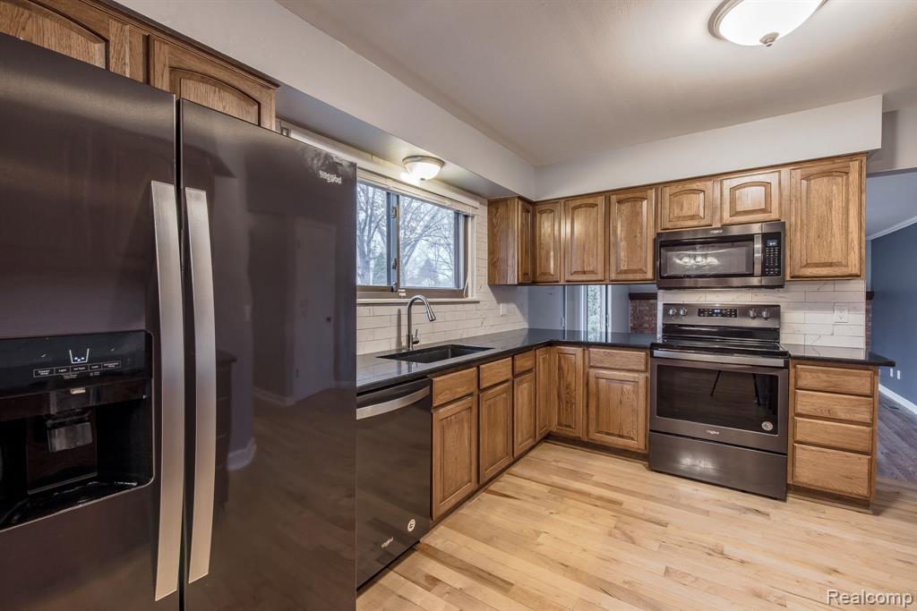 5285 WOODCREEK Trail, Clarkston, MI — Photo 13