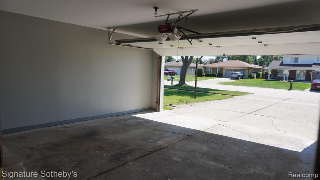 4415 FOX HILL Drive, Sterling Heights, MI 48310 — Photo 24