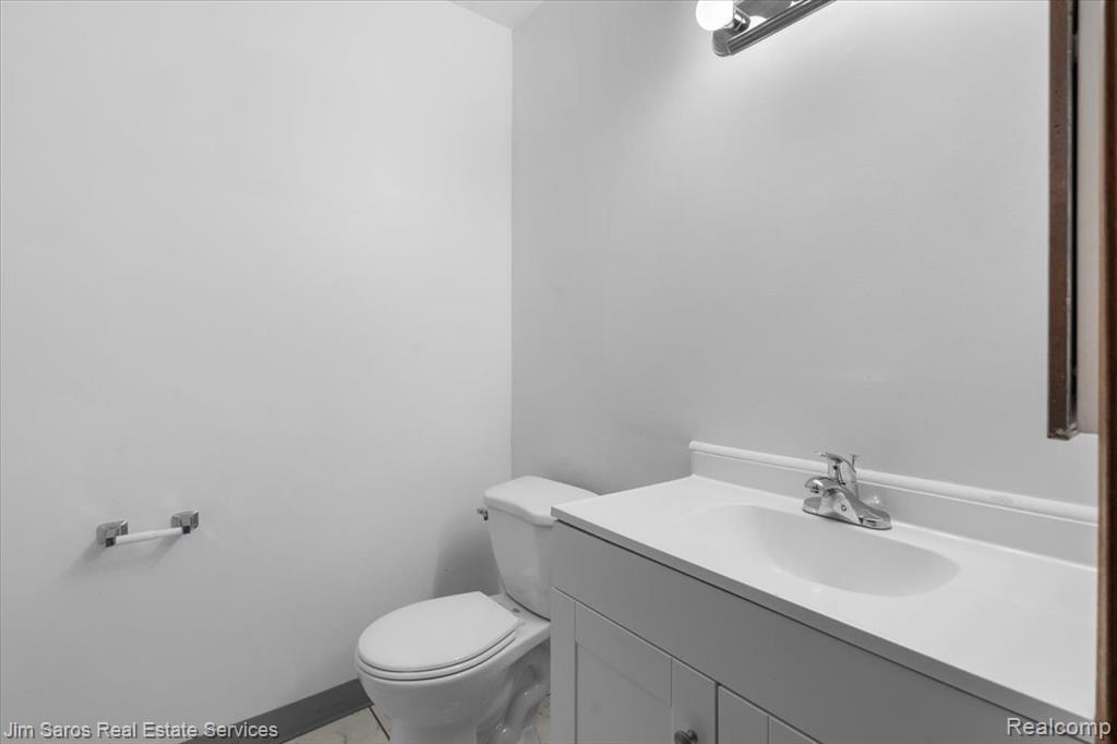 590 Parkview #201 Drive, Detroit, MI 48214 — Photo 6