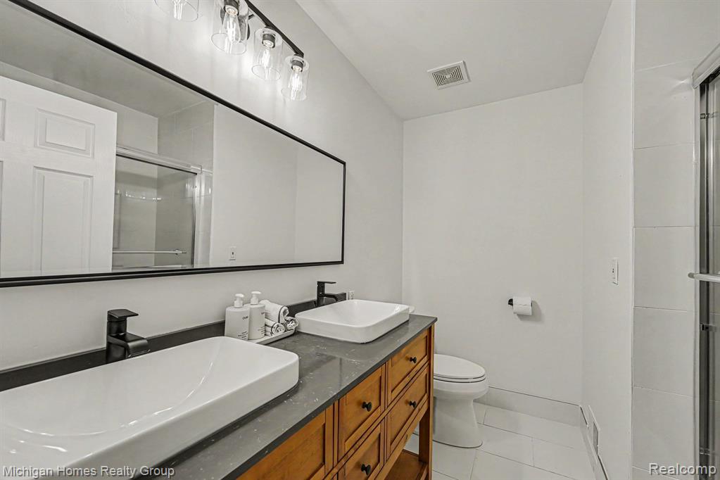 2070 S Red Maple Lane S, 106, Commerce Twp, MI 48390 — Photo 11