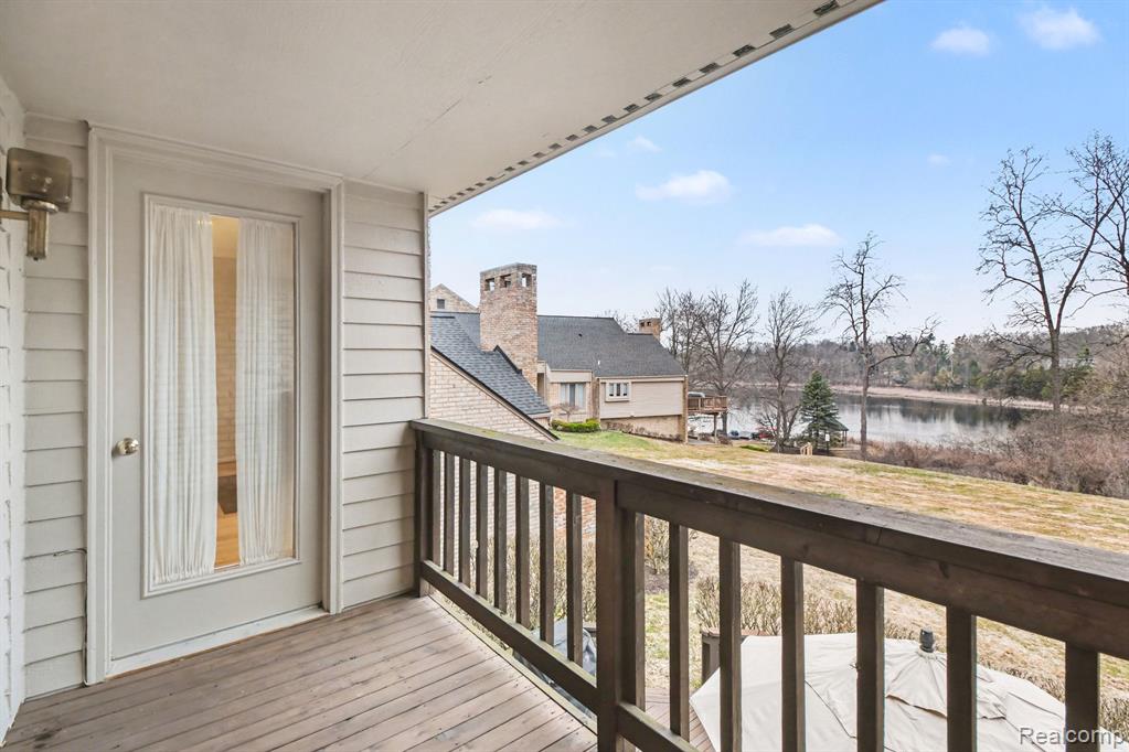5080 Mirror Lake Court, West Bloomfield, MI 48323 — Photo 18