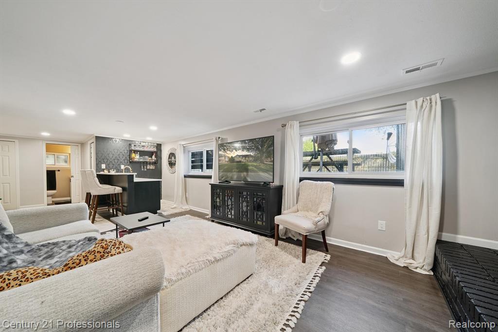 9024 Hubbard Street, Livonia, MI 48150 — Photo 31