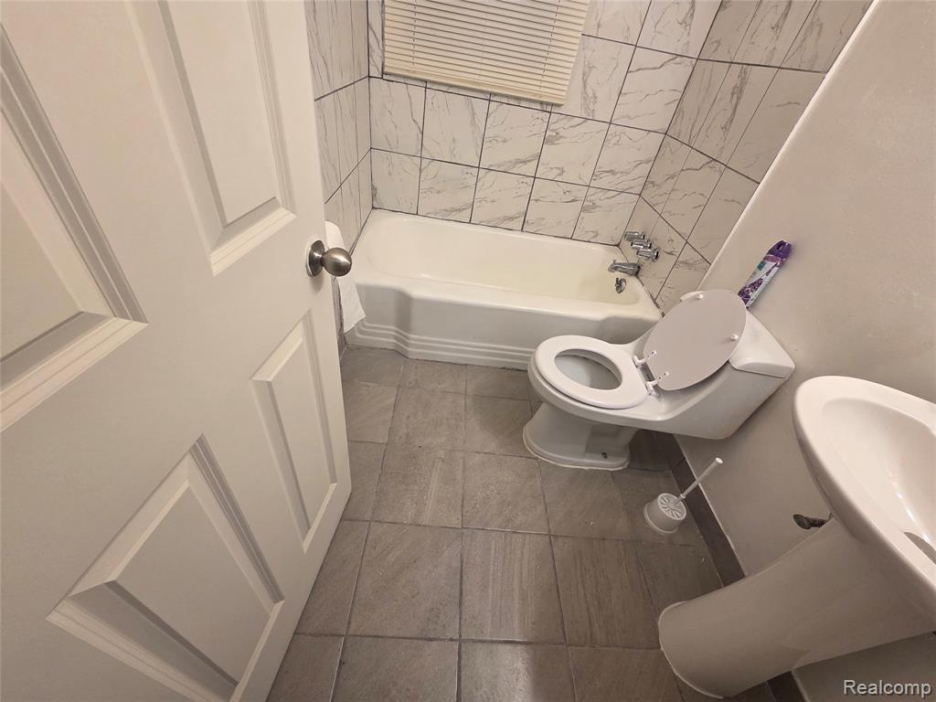 8084 Evergreen Avenue, Detroit, MI 48228 — Photo 17