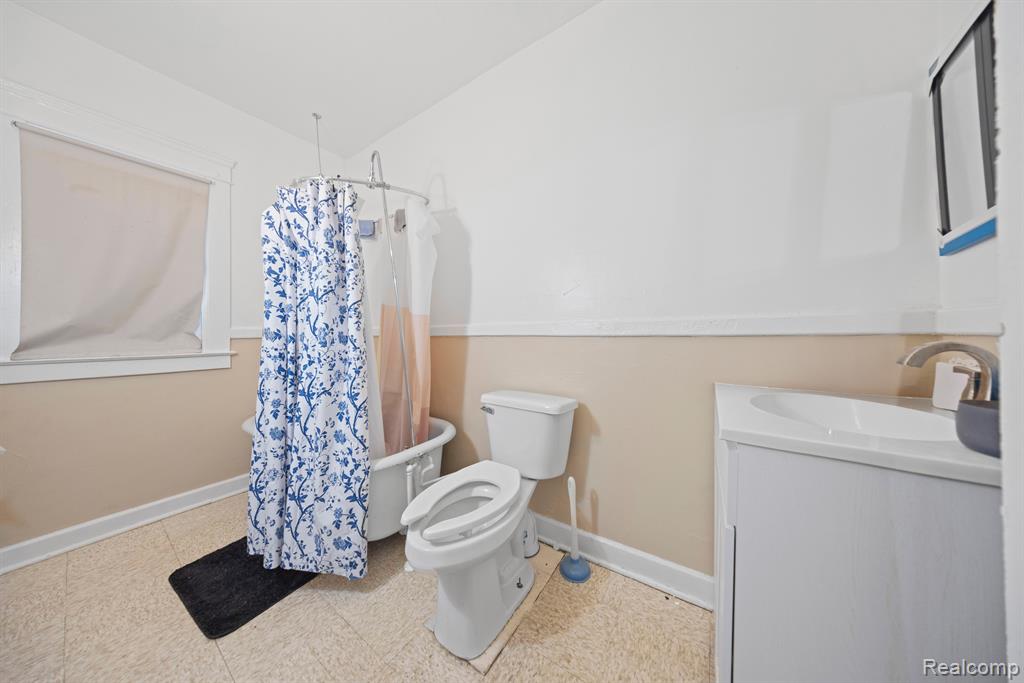 7334 WILDEMERE Street, Detroit, MI 48206 — Photo 6