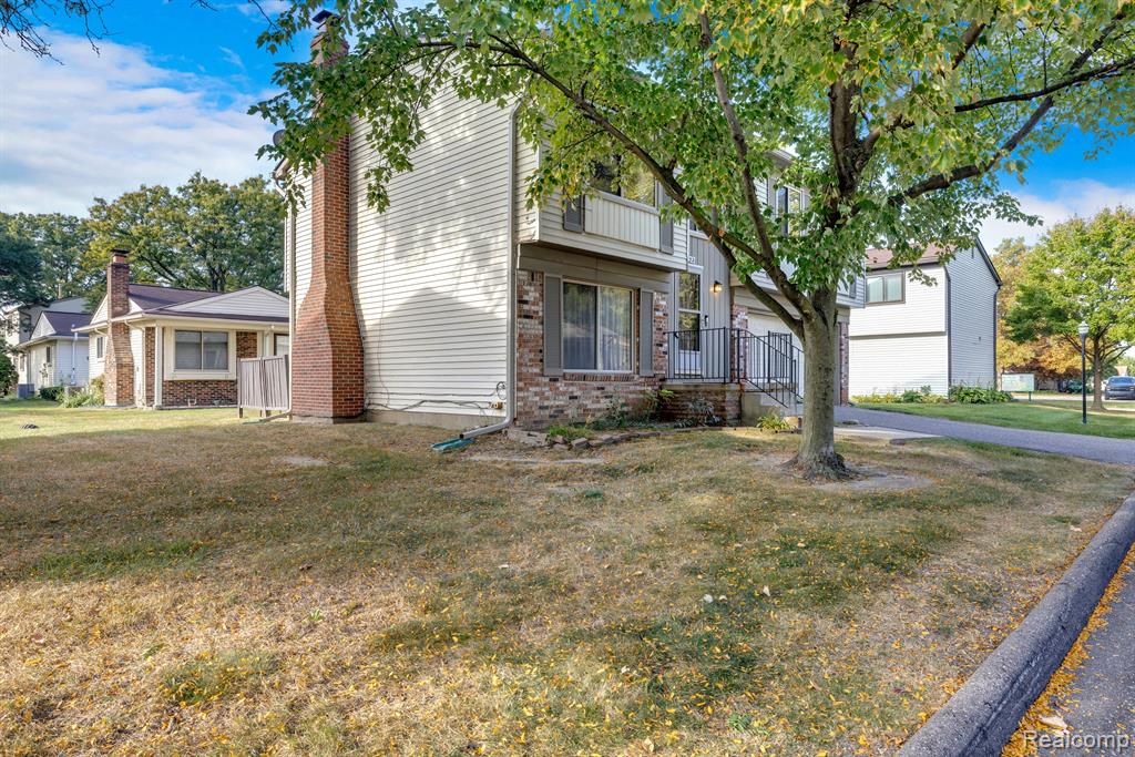 2952 ROUNDTREE Drive, Troy, MI 48083 — Photo 3