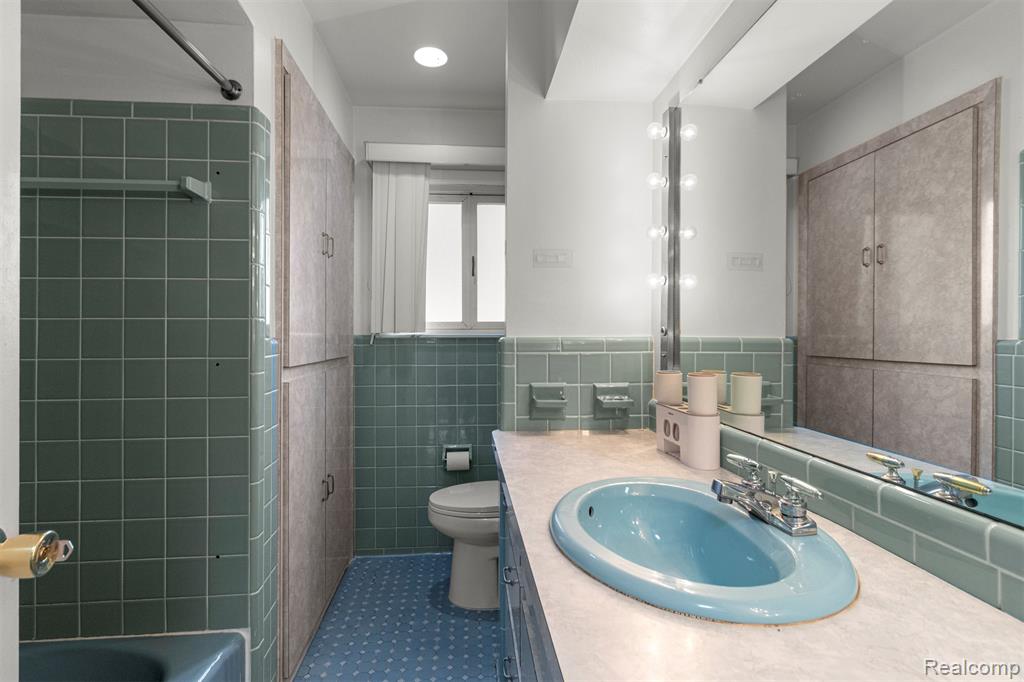7241 Lucerne Street, Dearborn Heights, MI 48127 — Photo 9