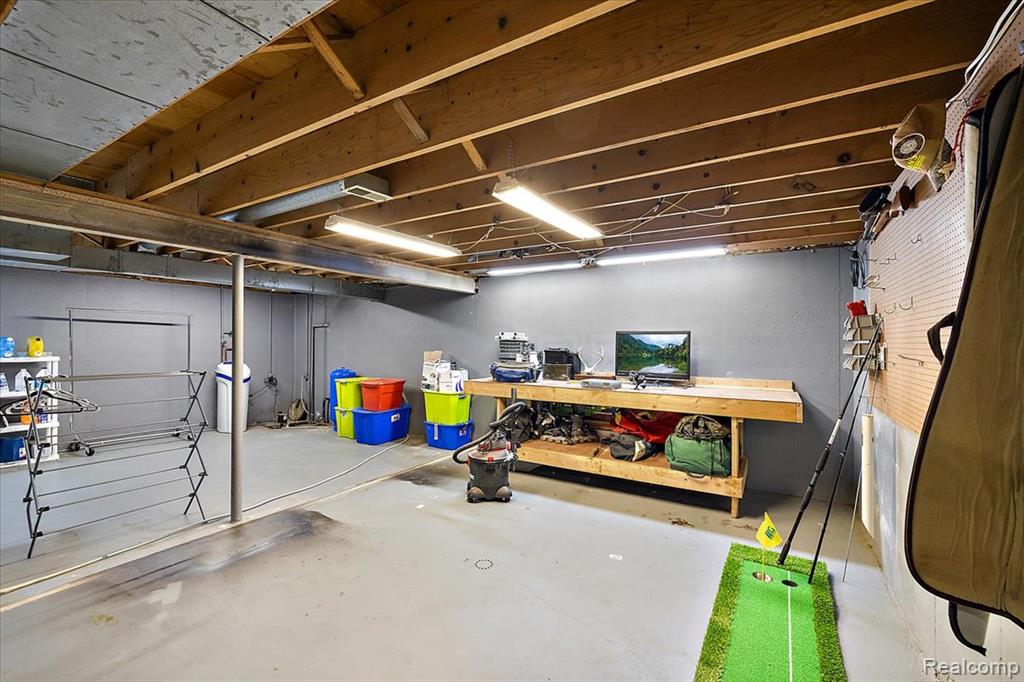 8021 Washburn Road, Goodrich Vlg, MI — Photo 40