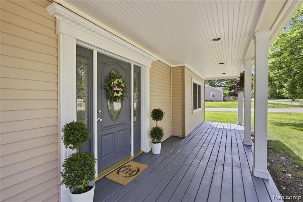 5685 Crescent Road, Waterford, MI 48327 — Photo 5