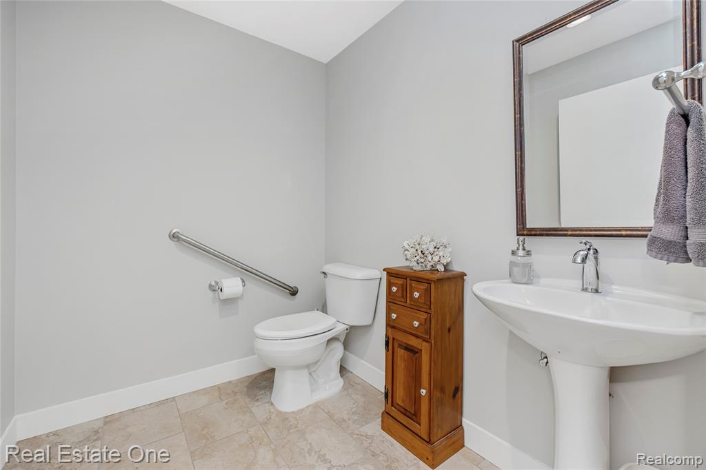 4261 Lakeridge Court, Bloomfield Hills, MI 48302 — Photo 30