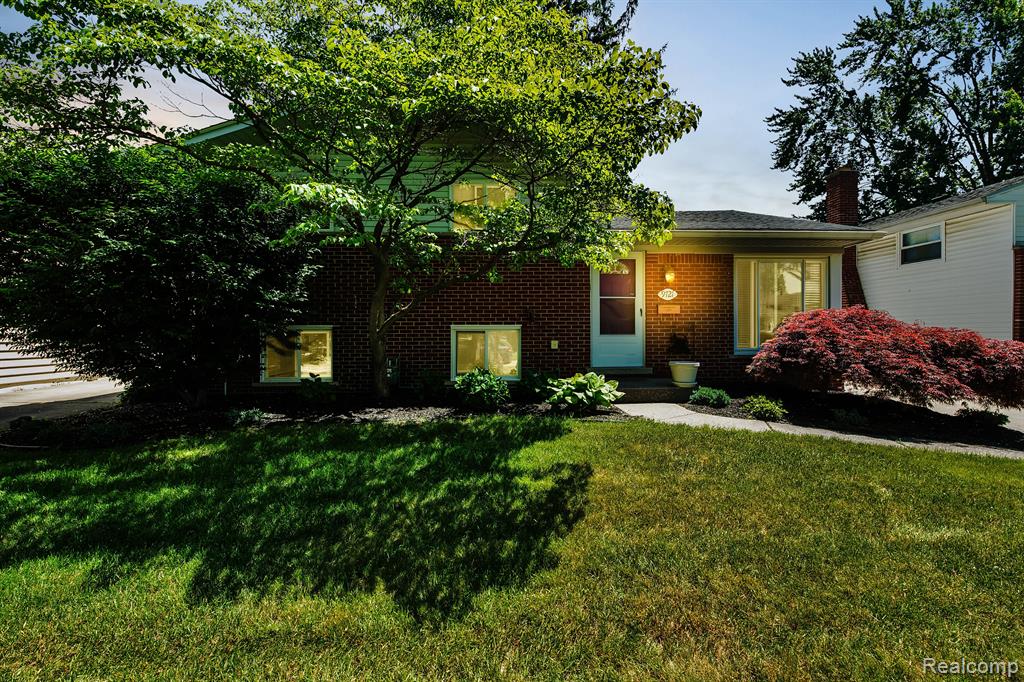 9721 MUELLER Street, Taylor, MI 48180 — Photo 2