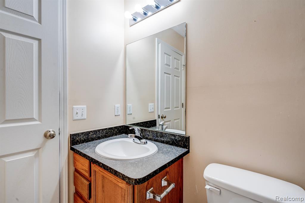 41211 N MAPLEWOOD Drive, Canton, MI 48187 — Photo 27