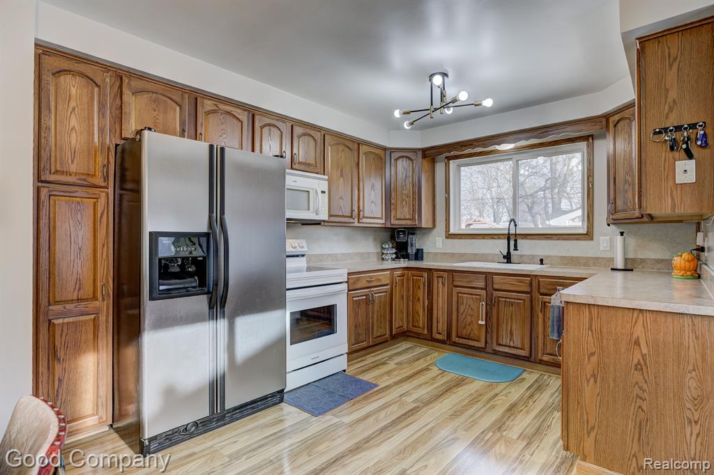 9062 SHANNON Drive, Sterling Heights, MI 48314 — Photo 9