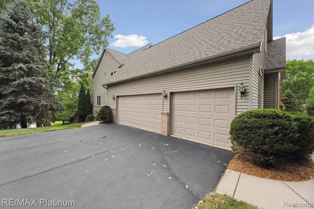8872 Thornapple Drive, Pinckney, MI 48169 — Photo 65