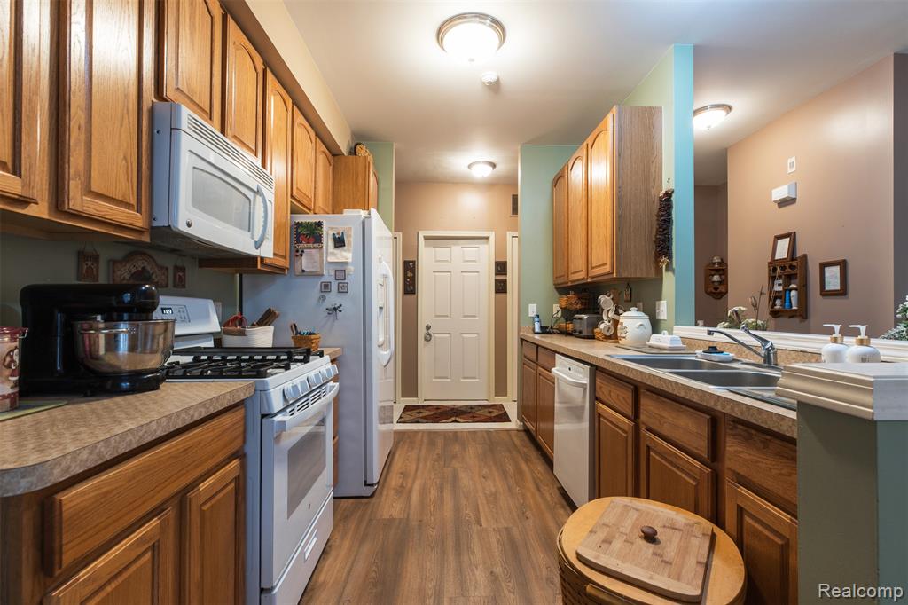 1890 Cedar Valley Drive, 38, Canton, MI 48188 — Photo 15