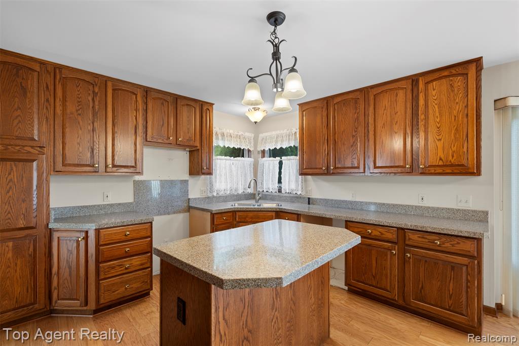 4430 Bayleaf Drive, Sterling Heights, MI 48314 — Photo 18