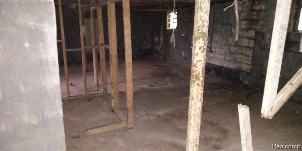 13832 PINEWOOD Street, Detroit, MI, 48205