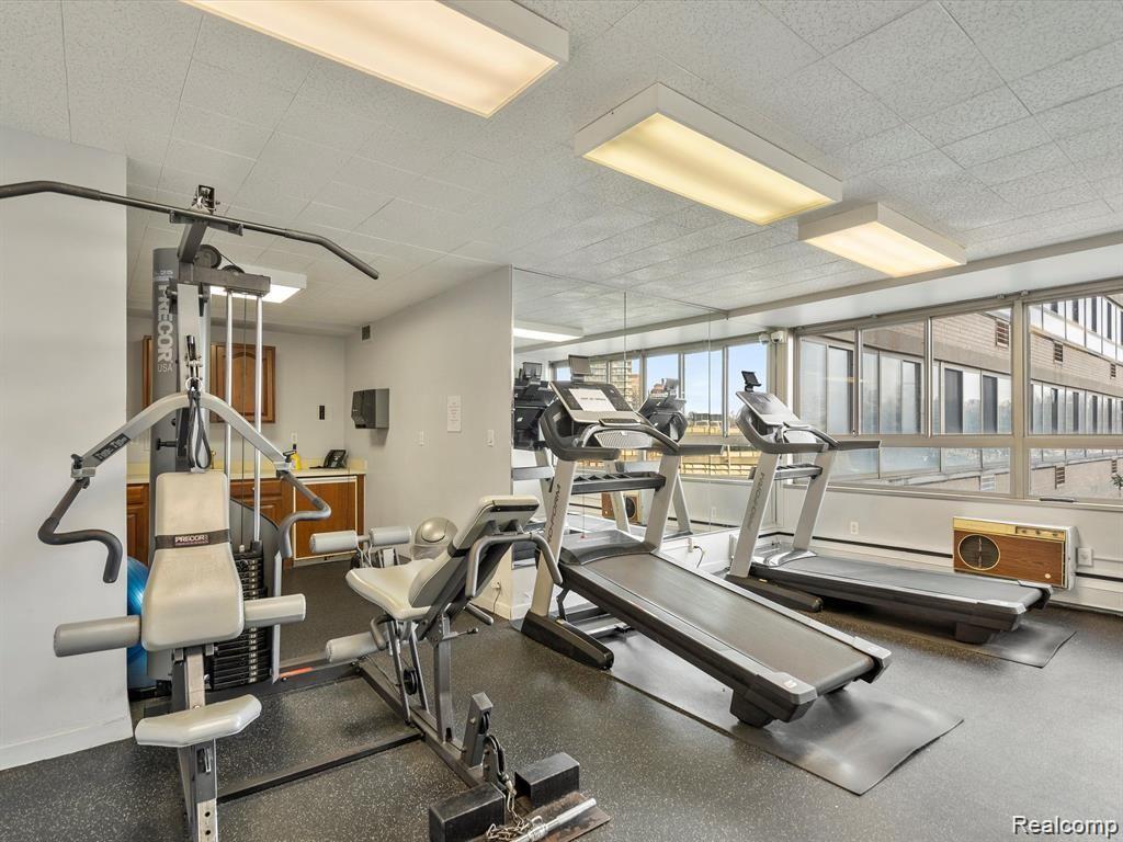 8900 E JEFFERSON Avenue, Detroit, MI 48214 — Photo 9