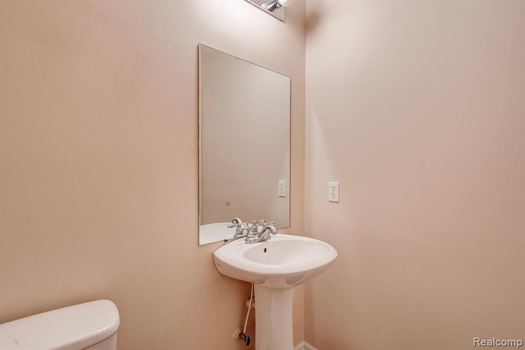 41211 N MAPLEWOOD Drive, Canton, MI 48187 — Photo 10