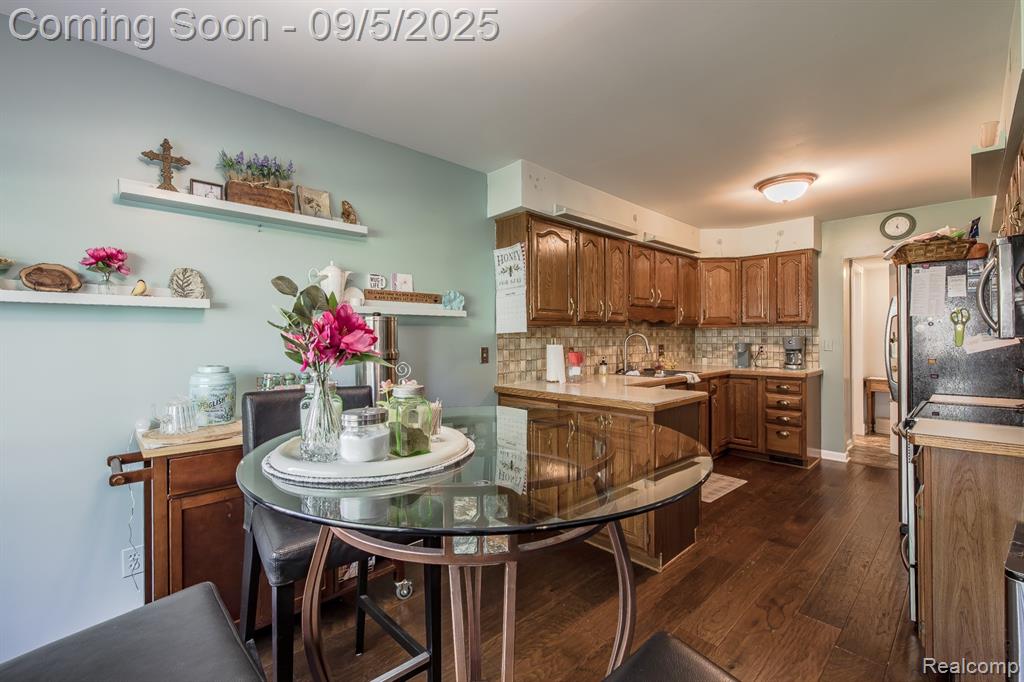 475 Sandehurst Drive, Grand Blanc, MI 48439 — Photo 25