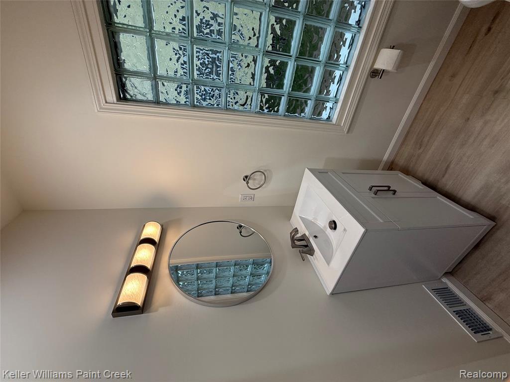 410 E 12 Mile Road, Royal Oak, MI 48073 — Photo 11