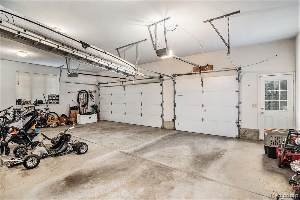 6084 Chatham Court, Grand Blanc, MI 48439 — Photo 34