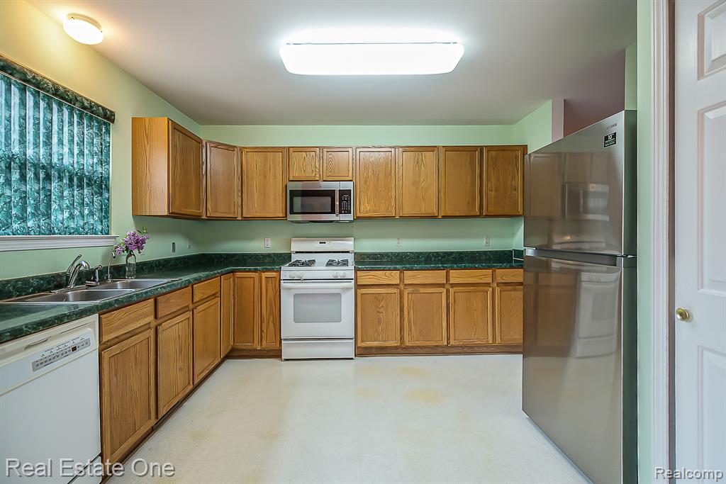 9238 APPLEVIEW, Brighton, MI 48116 — Photo 15