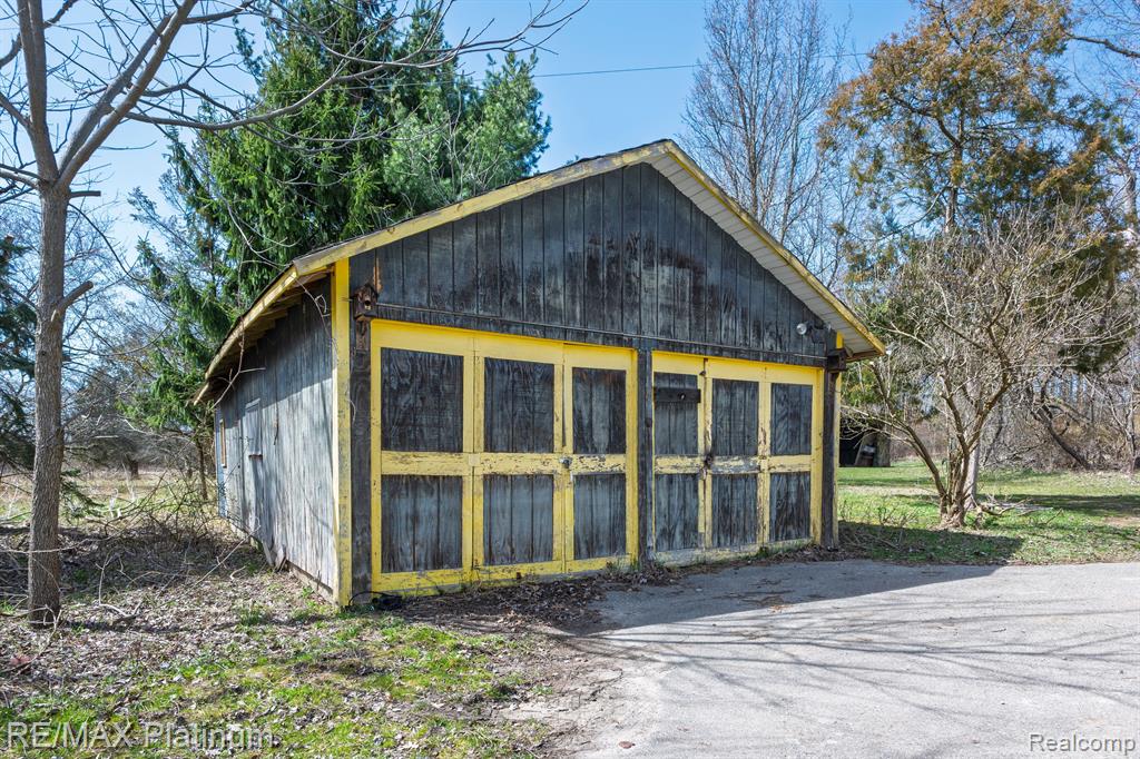 565 SLEAFORD Road, Howell, MI 48843 — Photo 33