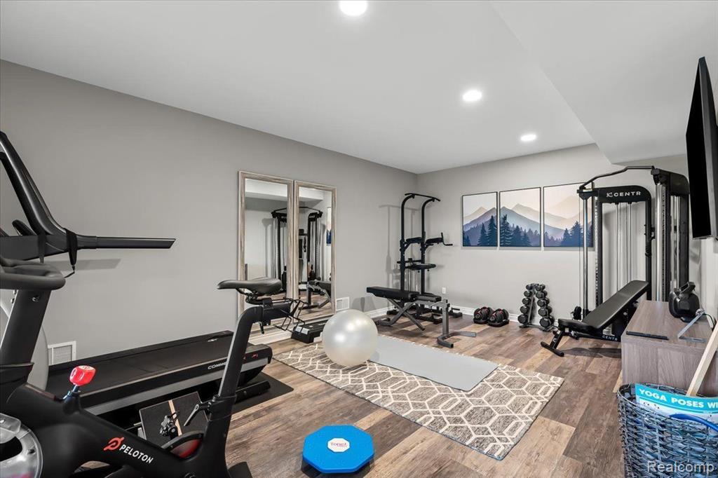 8350 STONEY CREEK Drive, South Lyon, MI 48178 — Photo 35
