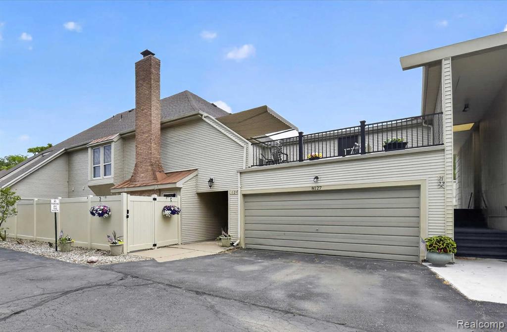 8127 Colony Drive, 21, Grosse Ile, MI 48138 — Photo 2