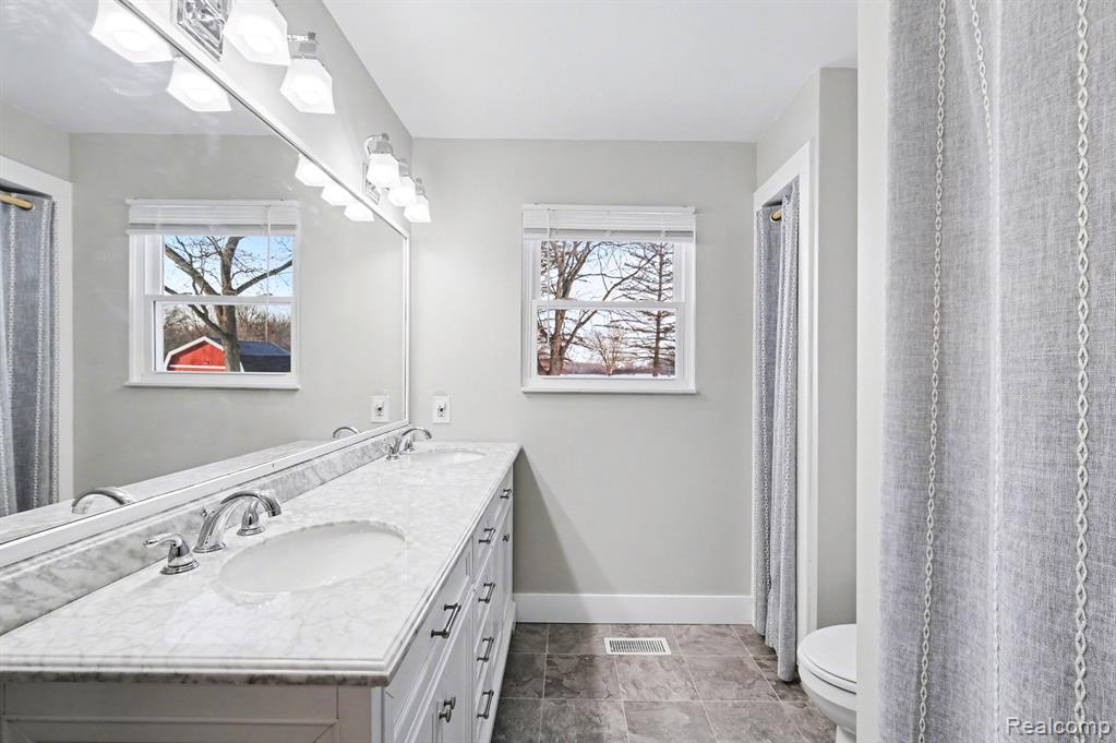 6359 E Bristol Road, Burton, MI 48519 — Photo 18