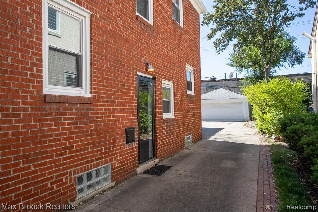 26015 ALLOR Avenue, Huntington Woods, MI — Photo 42