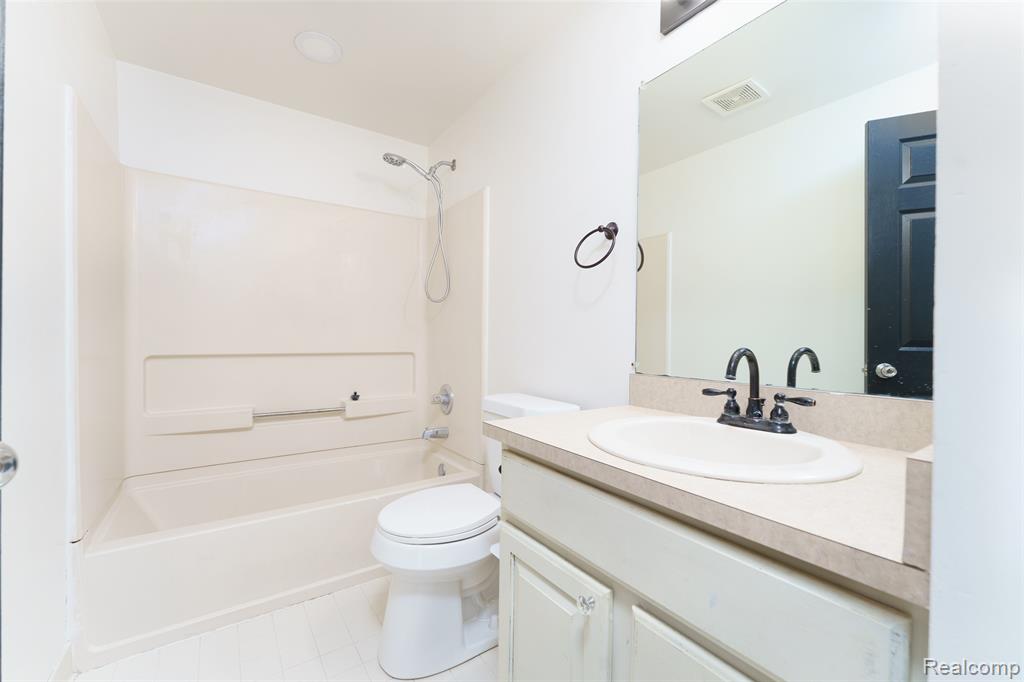 3307 Pond Ridge Drive, Holly, MI 48442 — Photo 16