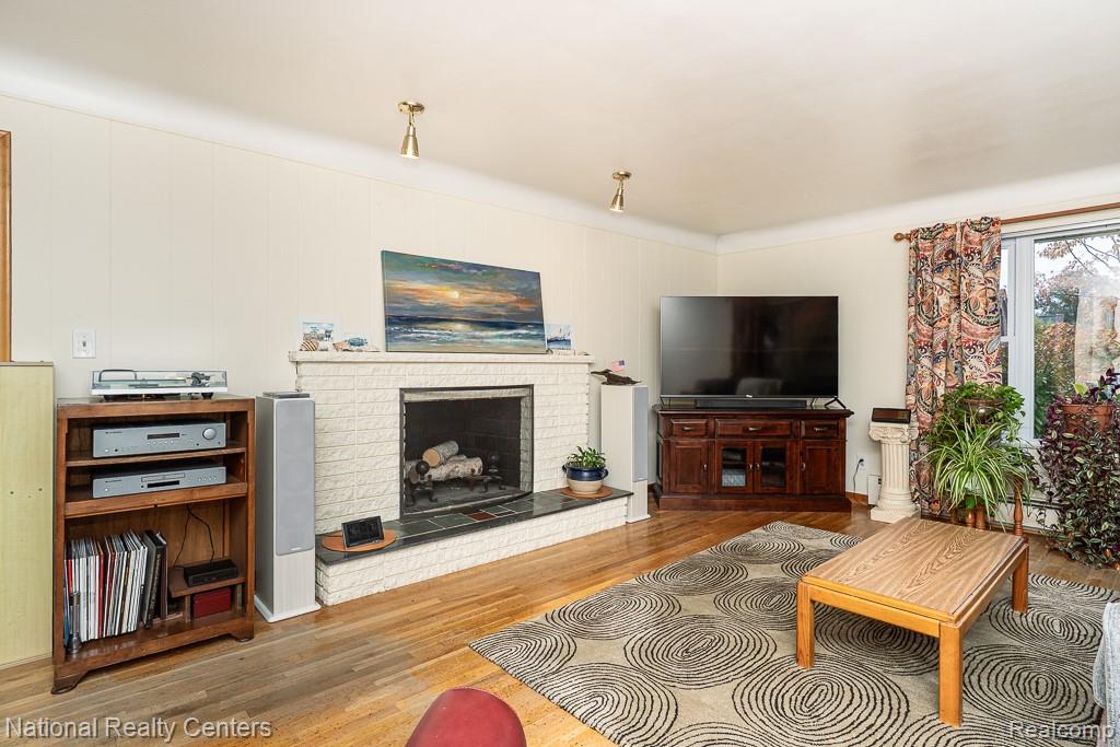 837 Dakota, Rochester Hills, MI 48307 — Photo 6