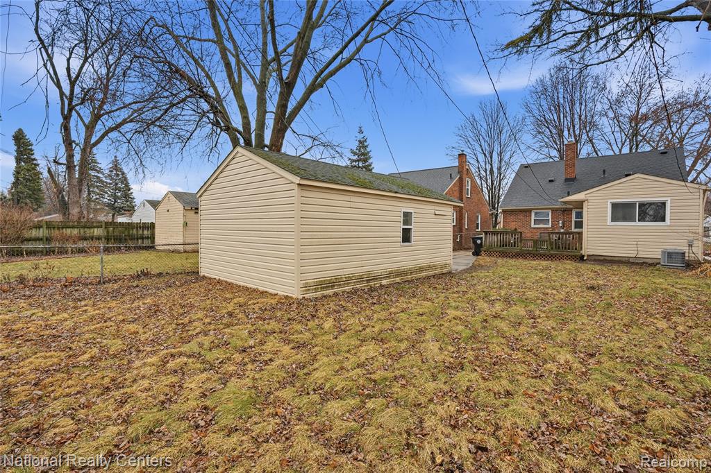 9376 Dixie, Redford, MI 48239 — Photo 36