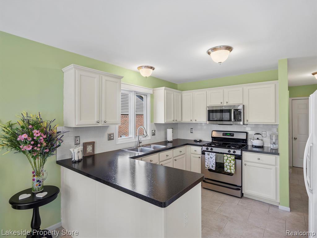 57295 WARWICK Drive, Washington, MI — Photo 8